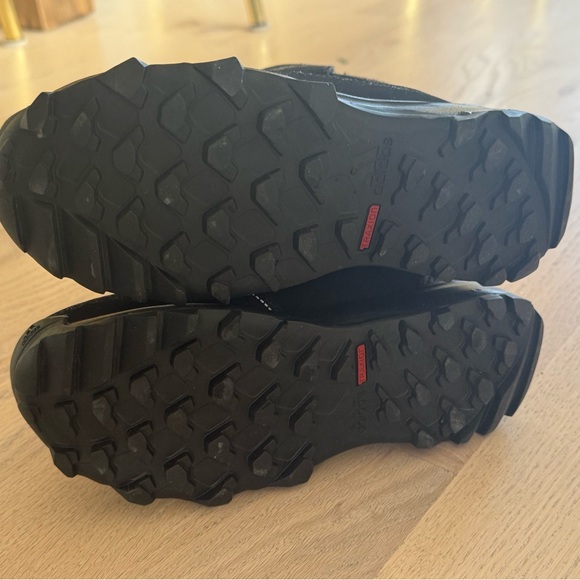 NEVER WORN adidas kids Terrex Snow Cf R.Rdy hiking shoes - Picture 7 of 8